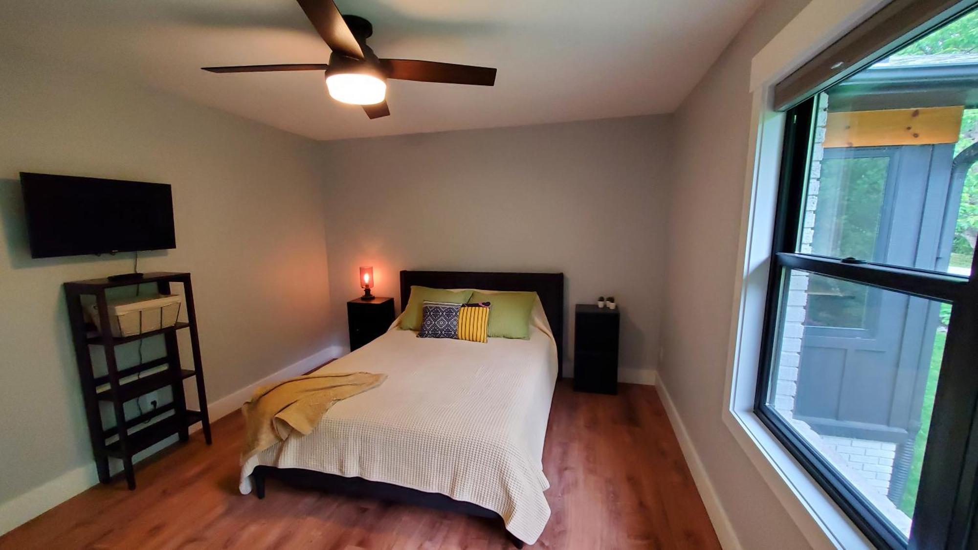 Willa Mid-Century Modern Impeccable Remodel With Hot Tub Asheville Zewnętrze zdjęcie