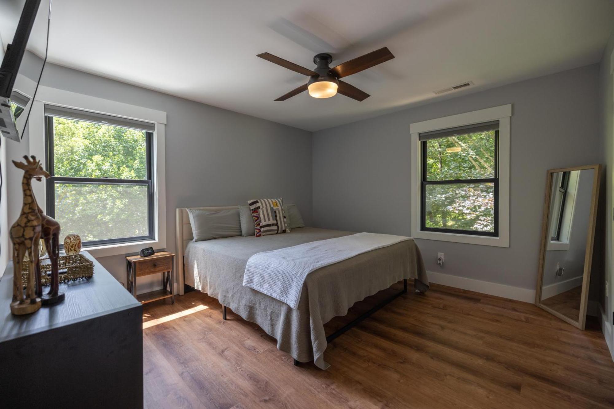 Willa Mid-Century Modern Impeccable Remodel With Hot Tub Asheville Zewnętrze zdjęcie